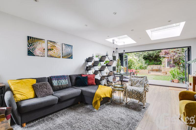 Hornsey Park Road, N8 2 bed apartment for sale £625,000