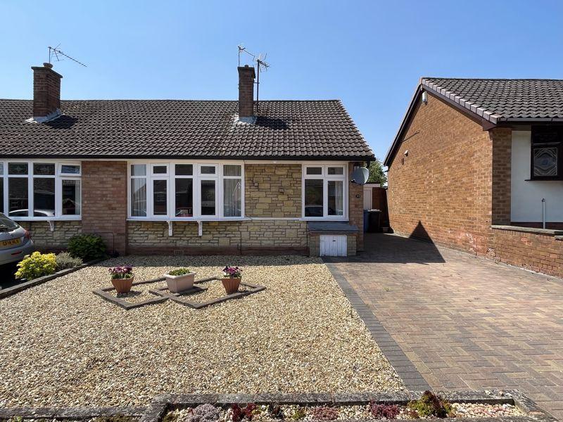 WOMBOURNE, Strathmore Crescent 2 bed semidetached bungalow for sale £310,000