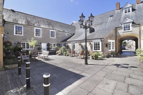 2 bedroom townhouse for sale - Red Lion Court, Somerton TA11