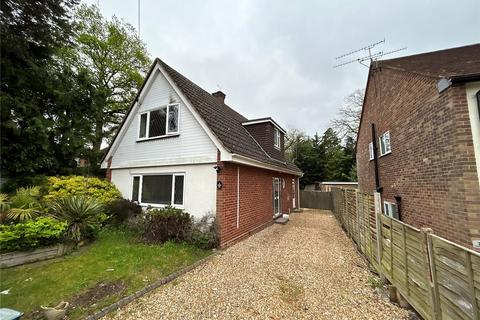 3 bedroom detached house to rent, Farm Road, Frimley, Camberley, Surrey, GU16