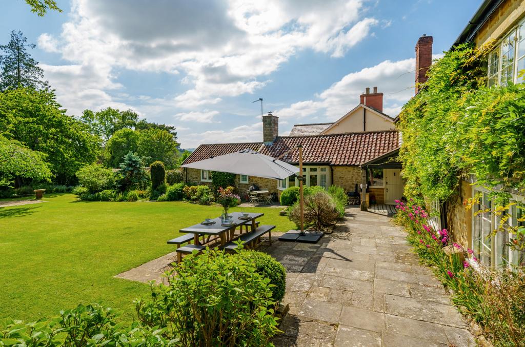Station Road, Ilminster, Somerset, TA19 5 bed detached house for sale