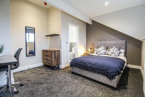 6 bedroom terraced house to rent, Cardigan Road, Hyde Park, Leeds, LS6