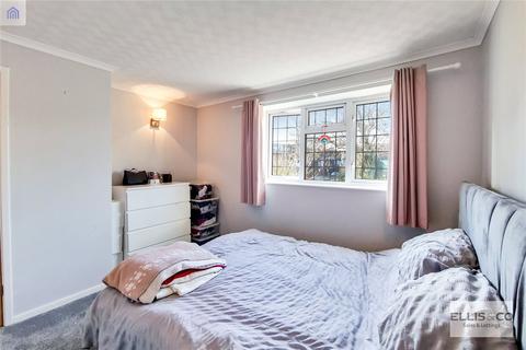 12 Calder Close, Enfield, EN1 3TS
