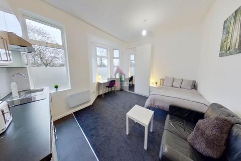 Studio to rent, Bedsit Room Gildabrook Road, Salford, Manchester