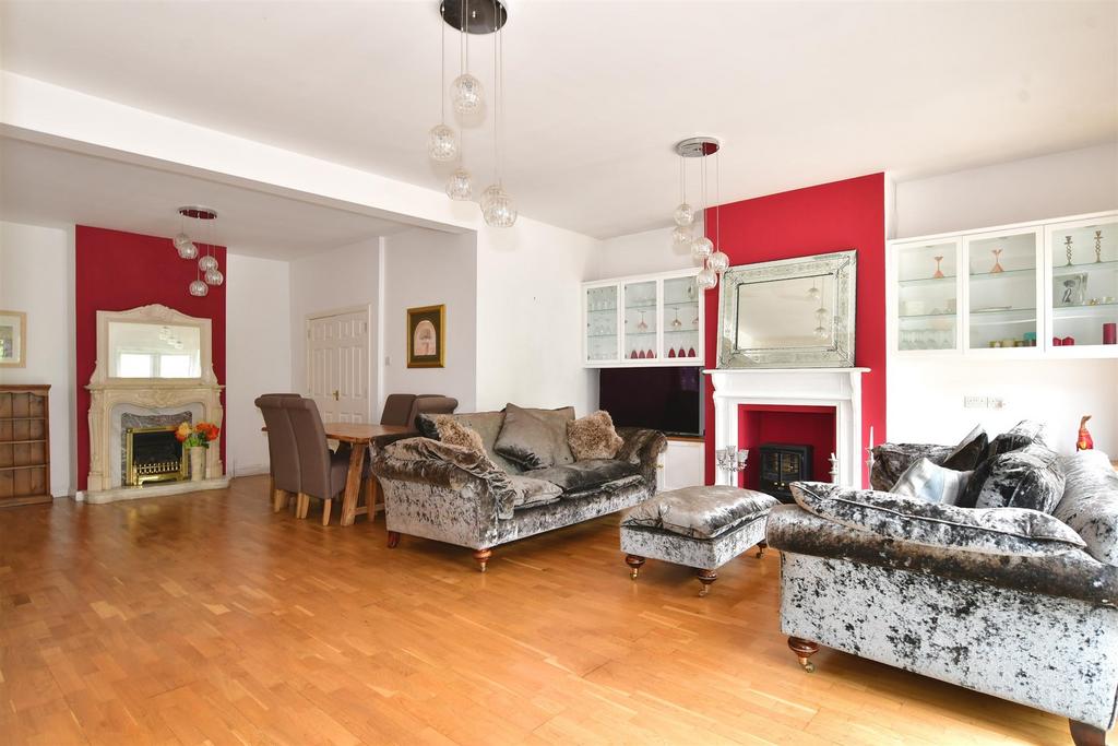 Hallsfield Road, Walderslade... 2 bed detached bungalow £500,000