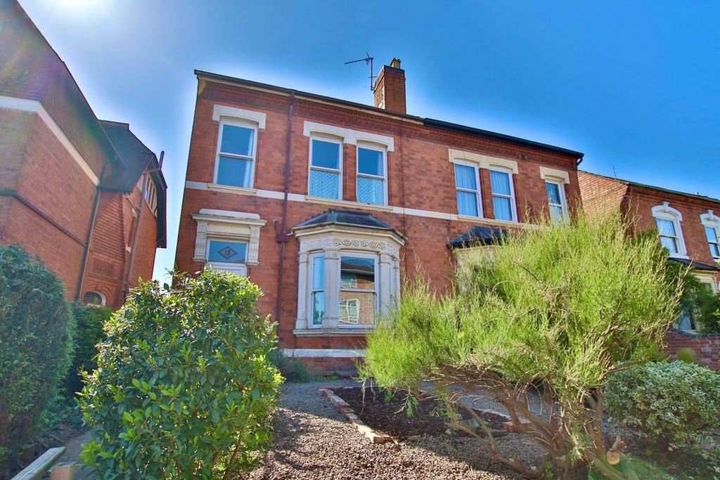 Ombersley Road, Barbourne, Worcester, WR3 4 bed semidetached house for