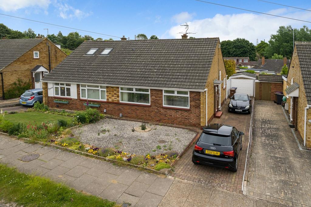 Ninesprings Way, Hitchin, SG4 3 bed semidetached bungalow for sale £