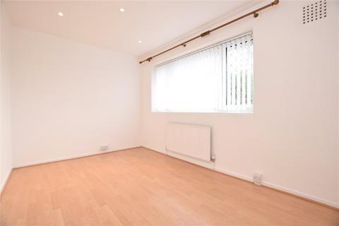 3 bedroom semi-detached house to rent, Dib Lane, Leeds