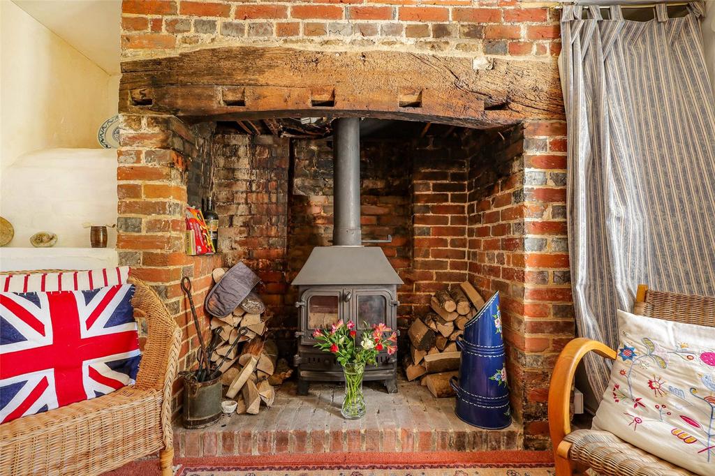 St. Marys Road, Liss, Hampshire, GU33 4 bed detached house for sale £750,000