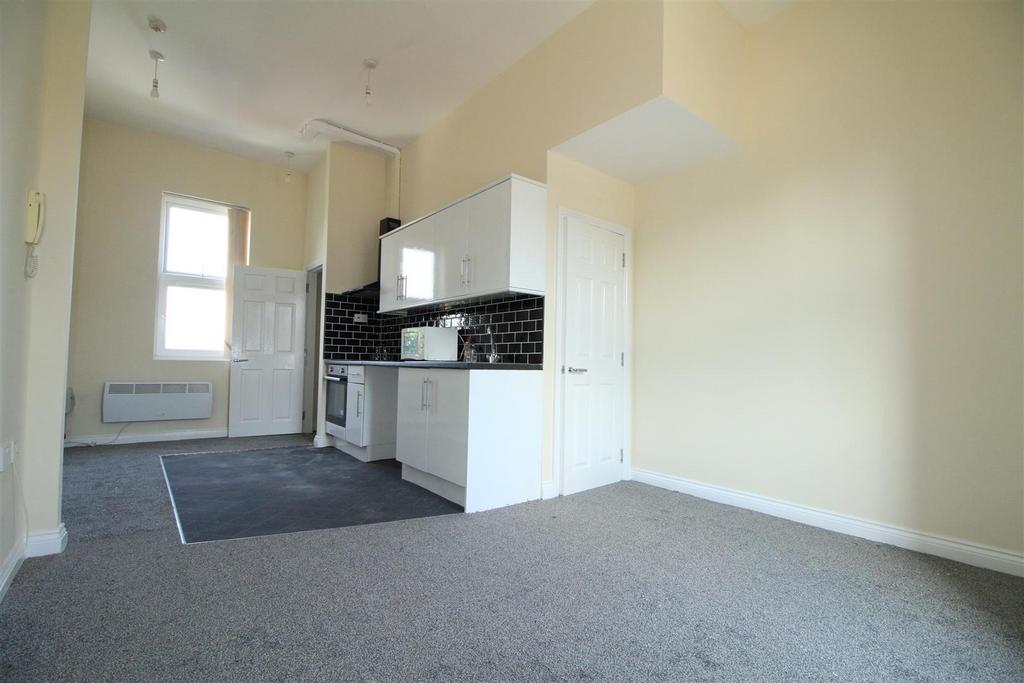 Highbury Road, Bulwell, Nottingham 2 bed apartment £725 pcm (£167 pw)