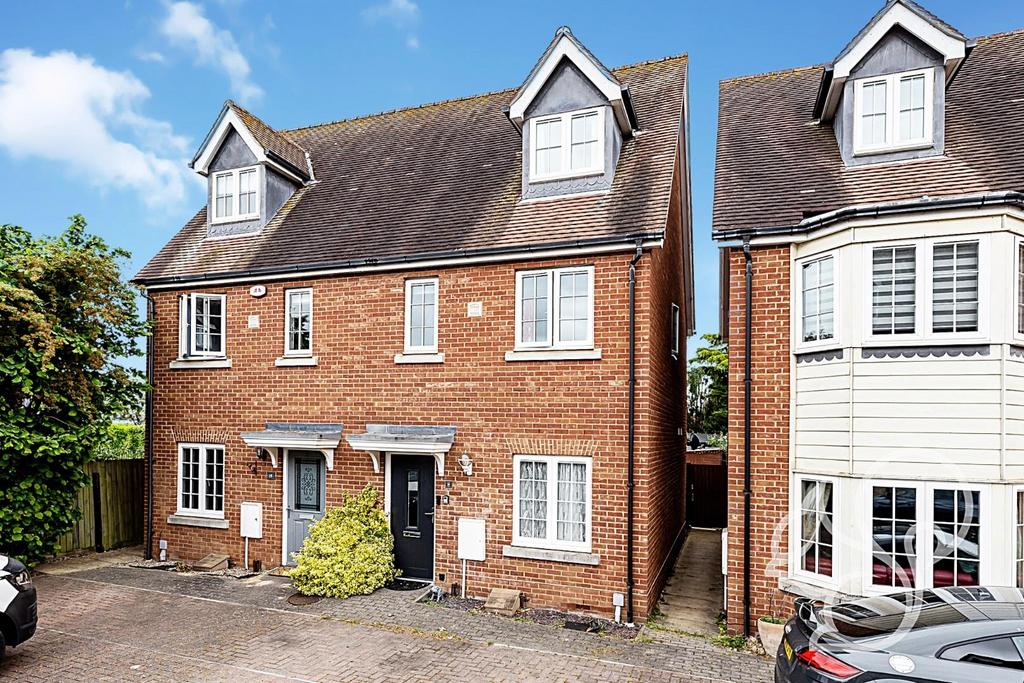 Woden Avenue, Stanway 3 bed townhouse £325,000