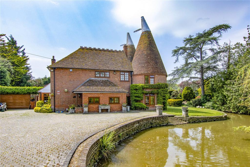 Staplehurst Road, Marden, Tonbridge, Kent, TN12 3 bed detached house