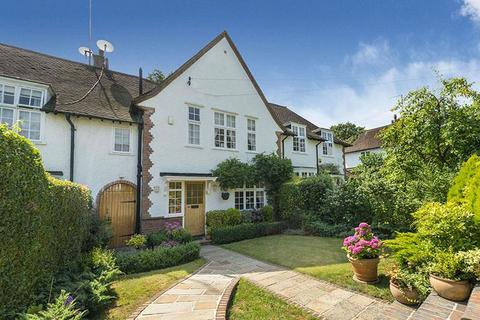 4 bedroom semi-detached house to rent - DENMAN DRIVE SOUTH, HAMPSTEAD GARDEN SUBURB, NW11