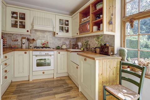 4 bedroom semi-detached house to rent - DENMAN DRIVE SOUTH, HAMPSTEAD GARDEN SUBURB, NW11