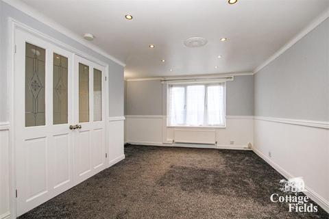 2 bedroom flat to rent - Castle Mews, London N12