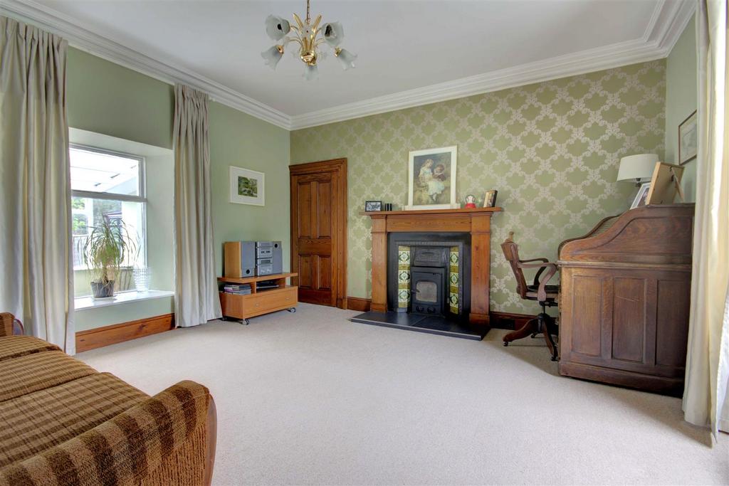 Living/dining room