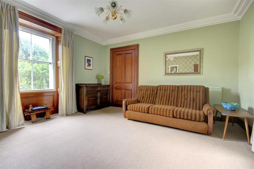 Living/dining room