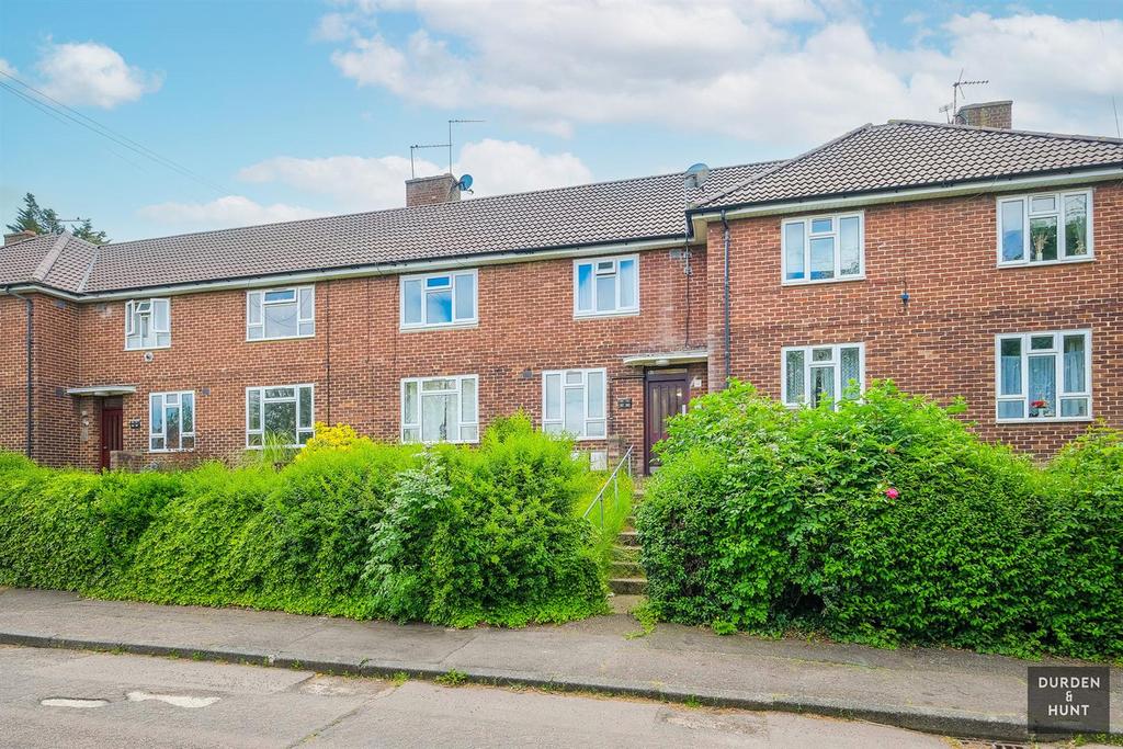 Goldingham Avenue, Loughton, IG10 1 bed apartment for sale £275,000