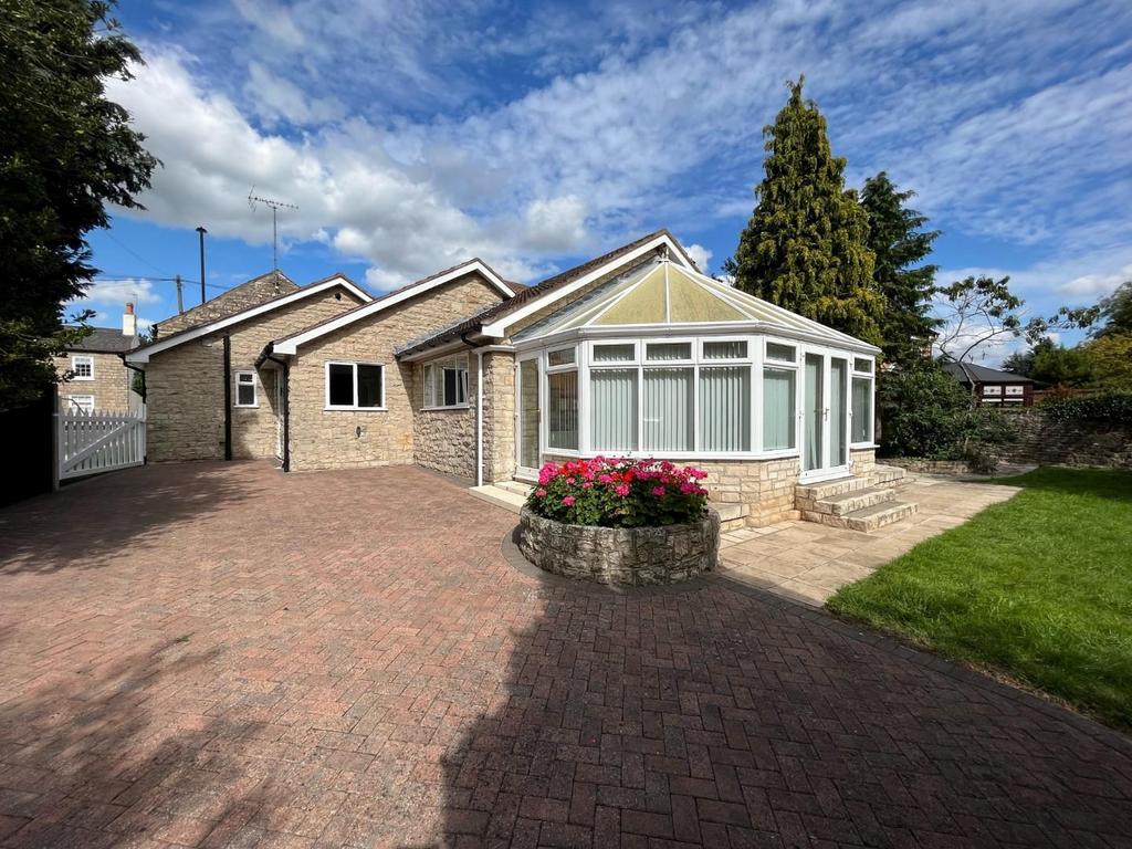 Sunderland Street, Tickhill, Doncaster, DN11 9PT 3 bed bungalow for