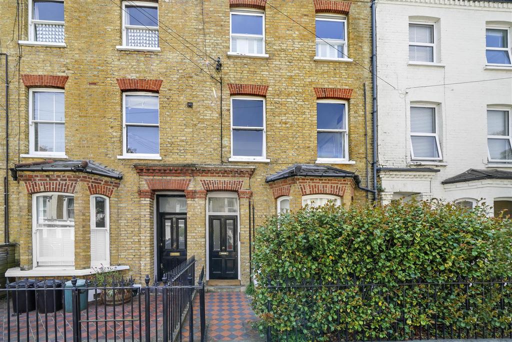 Disraeli Road, Putney 1 bed flat £425,000