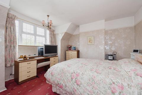 36 The Glade, Epsom, KT17 2HB