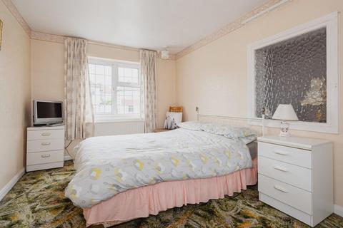 36 The Glade, Epsom, KT17 2HB