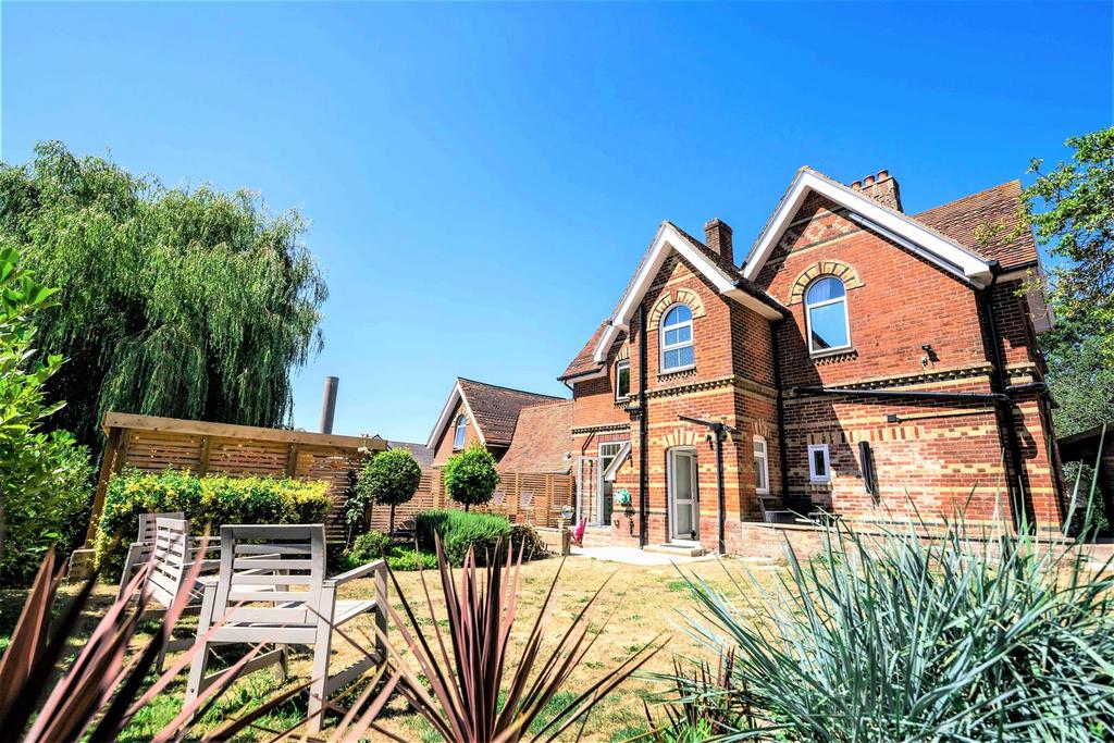 Kingston Farm Lane, East Cowes 5 bed semidetached house for sale £