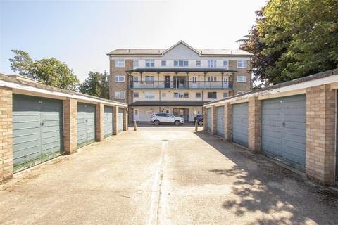 19 Priory Close, Hoddesdon, EN11 8DB