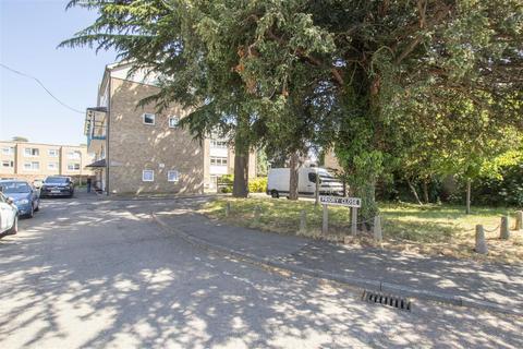 19 Priory Close, Hoddesdon, EN11 8DB