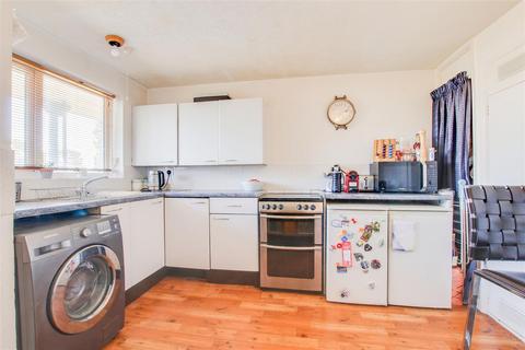19 Priory Close, Hoddesdon, EN11 8DB