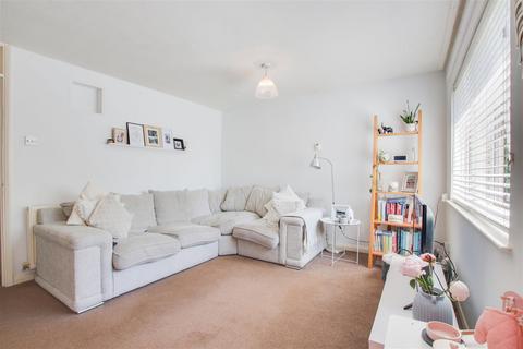 19 Priory Close, Hoddesdon, EN11 8DB