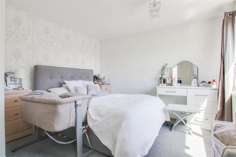 19 Priory Close, Hoddesdon, EN11 8DB