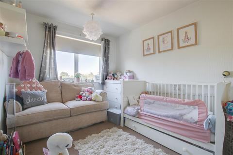 19 Priory Close, Hoddesdon, EN11 8DB