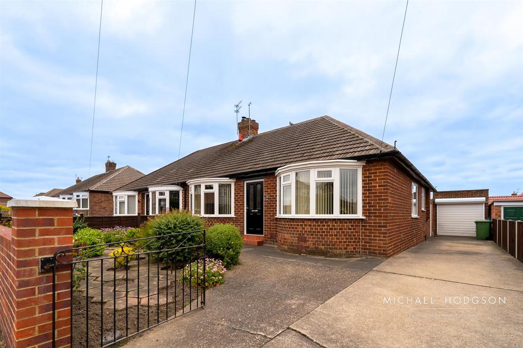 Canberra Road, High Barnes, Sunderland 3 bed semidetached bungalow £