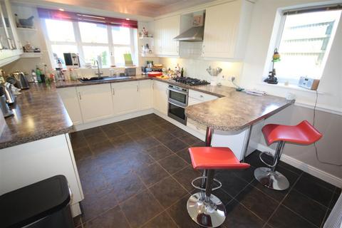4 bedroom detached house for sale - Bro Elian