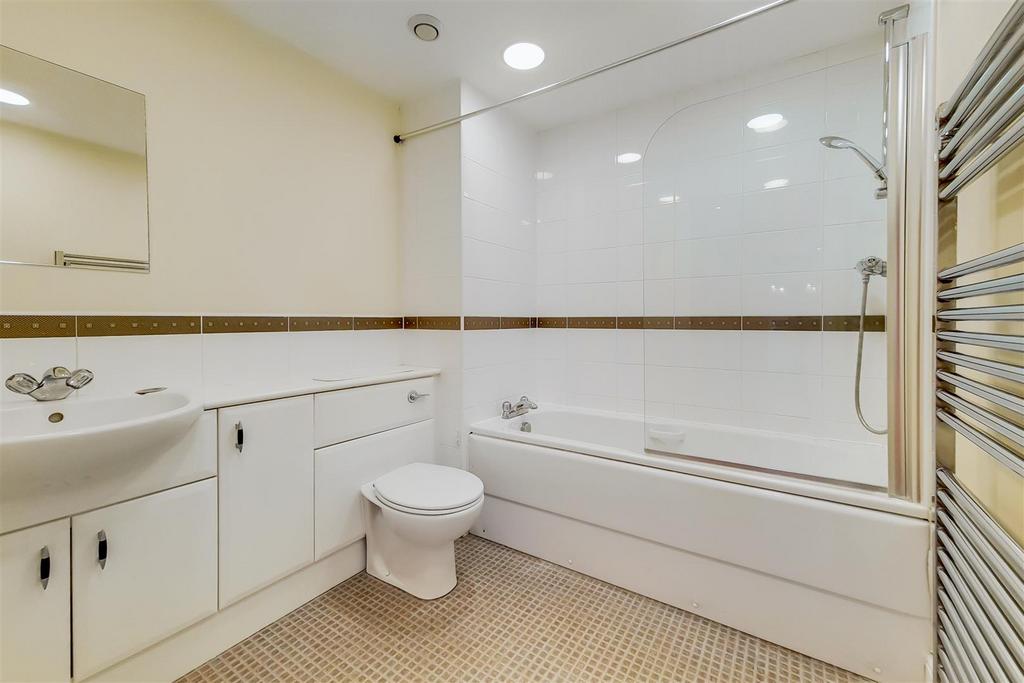 7 Bathroom-0.jpg