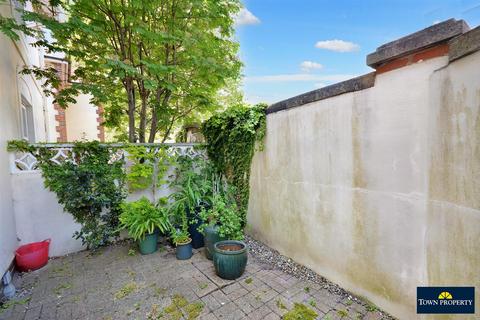 2 bedroom terraced house for sale, Lismore Road, Eastbourne