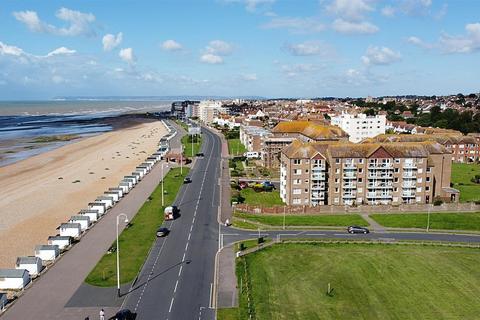 1 bedroom retirement property for sale, De La Warr Parade, Bexhill-On-Sea