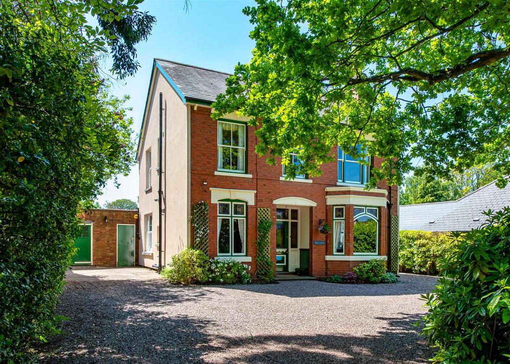 The Laurels, 30 Mount Road, Penn 5 bed detached house for sale £625,000