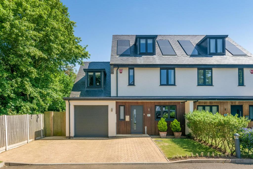 Venus Way, off Banbury Road, StratforduponAvon 4 bed semidetached