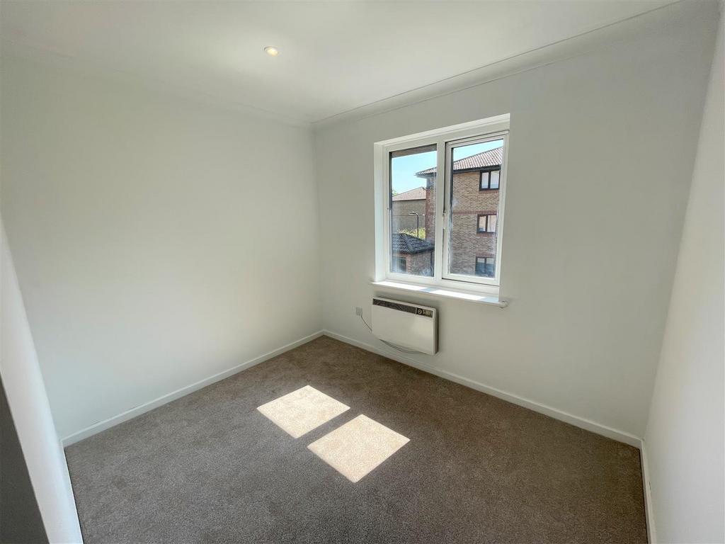 18 kern close bedroom.JPG