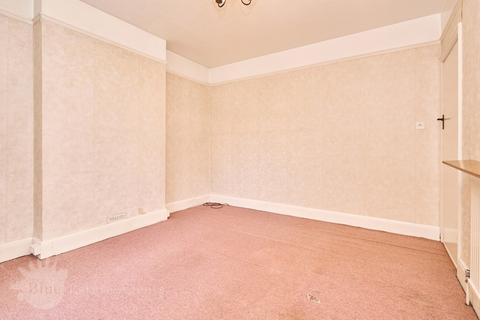 17 Hogarth Gardens, Hounslow, TW5 0QS