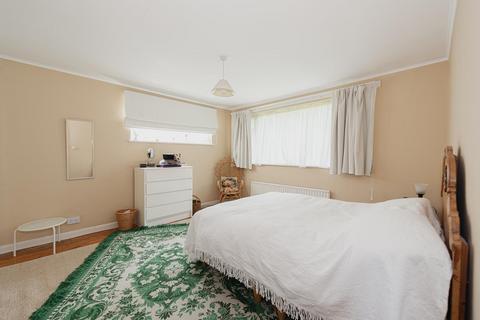 4 Cedar Close, Epsom, KT17 4HG