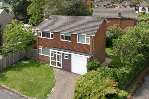 4 Cedar Close, Epsom, KT17 4HG