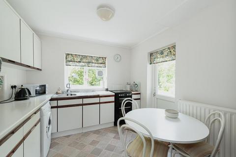 4 Cedar Close, Epsom, KT17 4HG