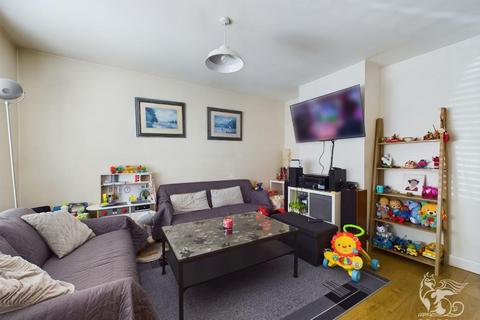 3 bedroom terraced house for sale - Cruick Avenue, South Ockendon
