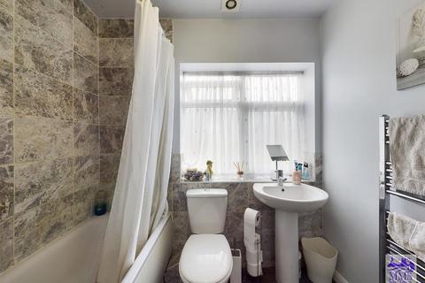 107 Carnation Road, Rochester, ME2 2YF