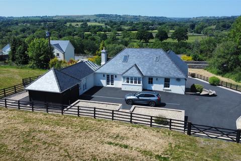 4 bedroom property with land for sale, Carmarthen Road, Llanybydder