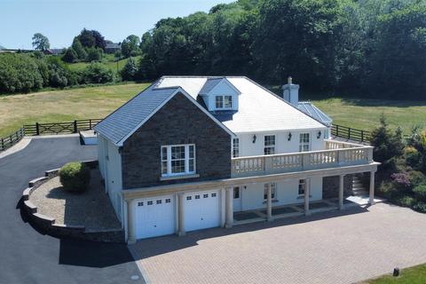 4 bedroom property with land for sale, Carmarthen Road, Llanybydder