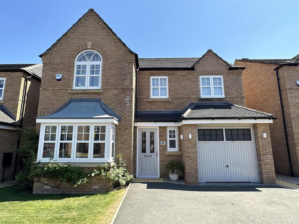 Faulkner Crescent, Lytham St Annes 4 bed detached house for sale £365,000